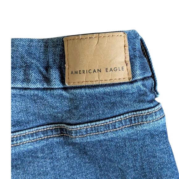 Women's American Eagle Medium Wash Curvy Mom Jeans 20L - Picture 7 of 12